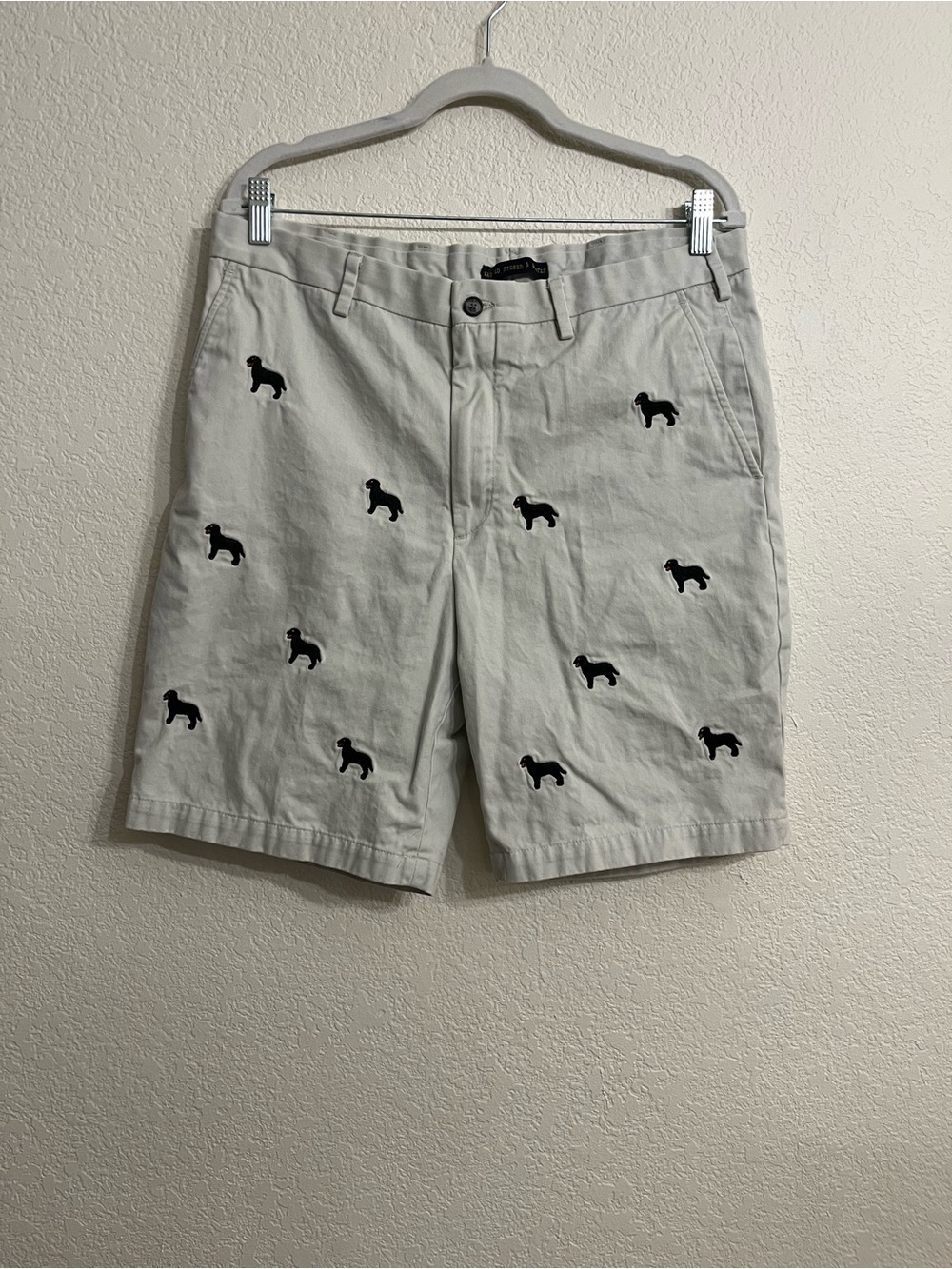 Men's Flat Front Embroidered Dog Print Shorts - Light Gray